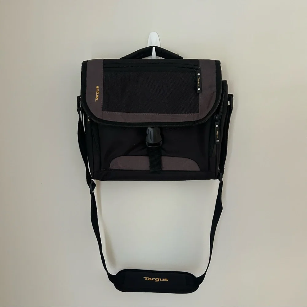 Targus Messenger 11” Dual Tablet/iPad/laptop Bag w/Shoulder Strap‎ Heavy Duty